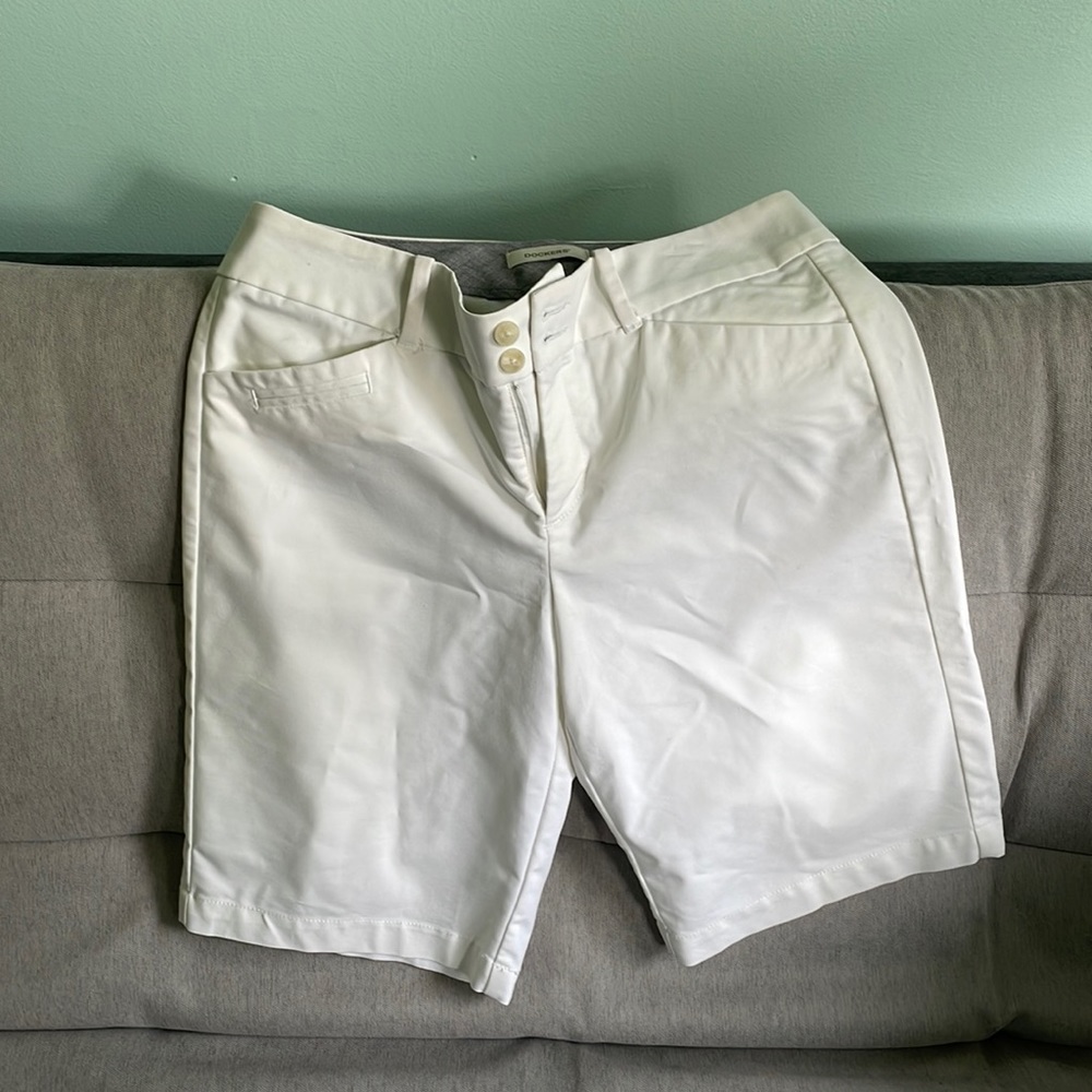 Dockers ladies shorts size 8 white